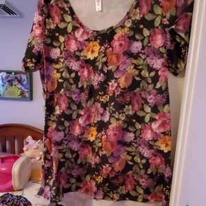 DISCONTINUED Women's lularoe classic t